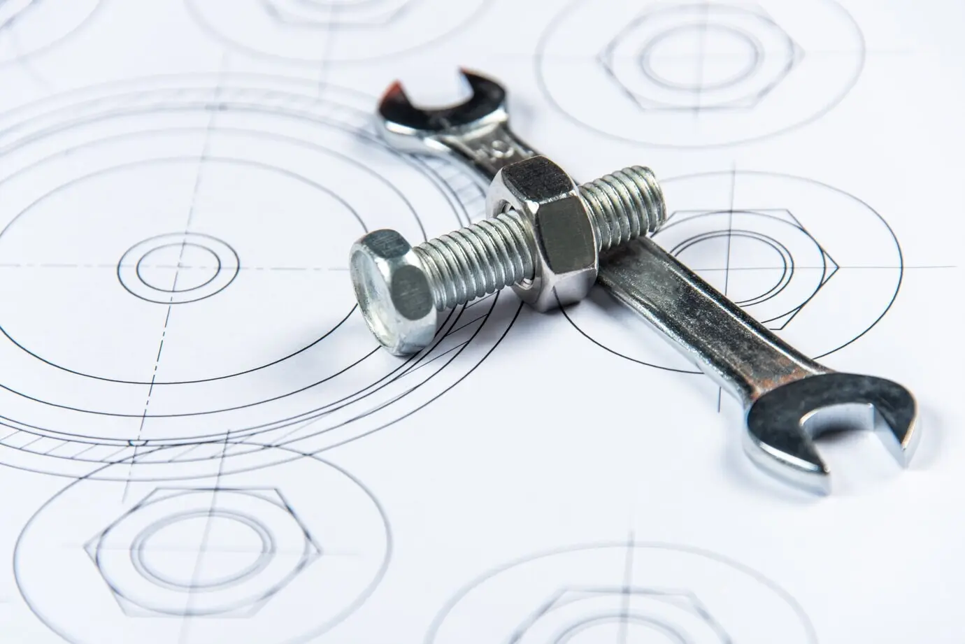 Bitte sende den ursprünglichen Beschreibungstext, den ich auf Deutsch umformulieren soll.